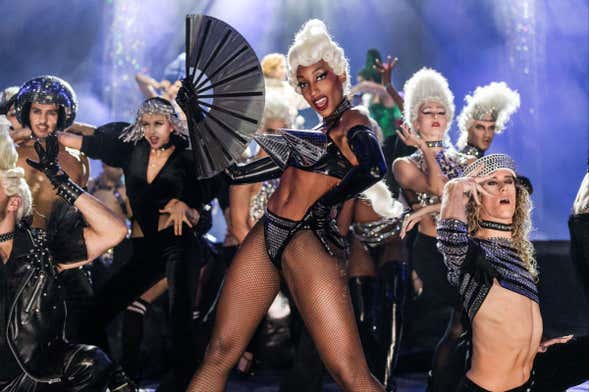 Spectacle FALLING IN LOVE Grand Show au théâtre Friedrichstadt-Palast