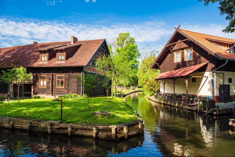 Habitations traditionnelles dans la forêt de la Sprée