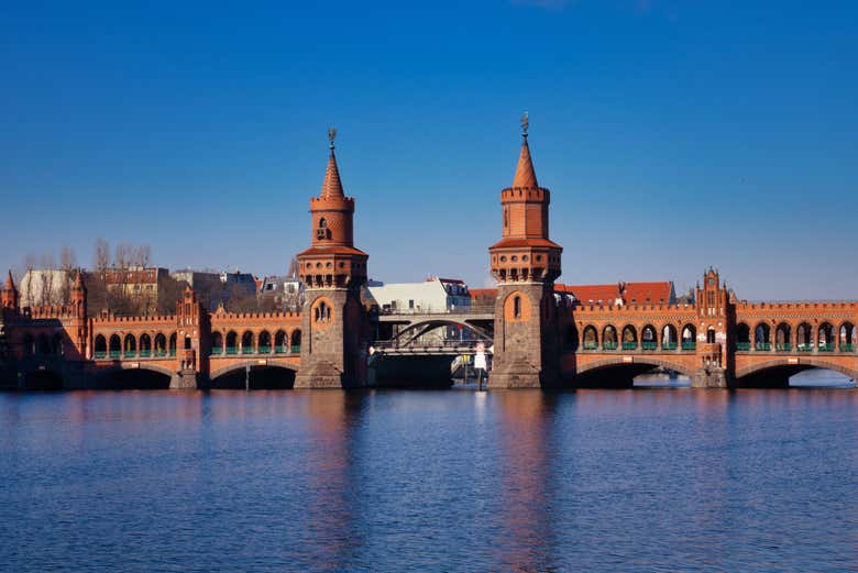 Pont Oberbaumbrücke à Berlin sur la rivière Spree