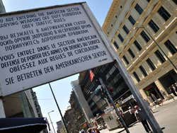 Checkpoint Charlie, entrée dans le secteur américain